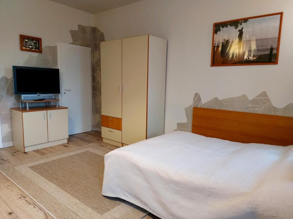 A Mecsek Gyoengye Apartmanhaz